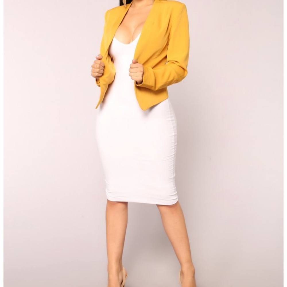 Classy woman blazer in mustard fashion nova